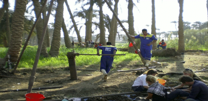 photo of egyptian scientists harvesting coring samples